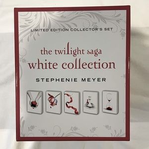 Twilight Saga Collector’s Edition Book and Movie Set